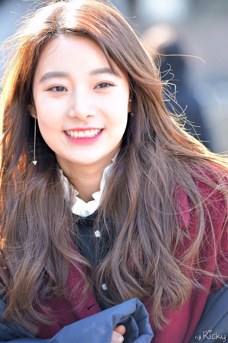 いじめ告発 元april ヒョンジュ 姉はメンバーのいじめが原因でaprilを脱退した 韓国の反応 Love Korea