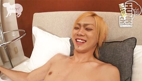 com】ツルスベ無毛18歳大学生が男初体験で仮性美チン-1