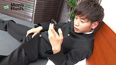 【Men’s Rush】ハンサム顔18歳が学ラン姿でオナホオナニー-1