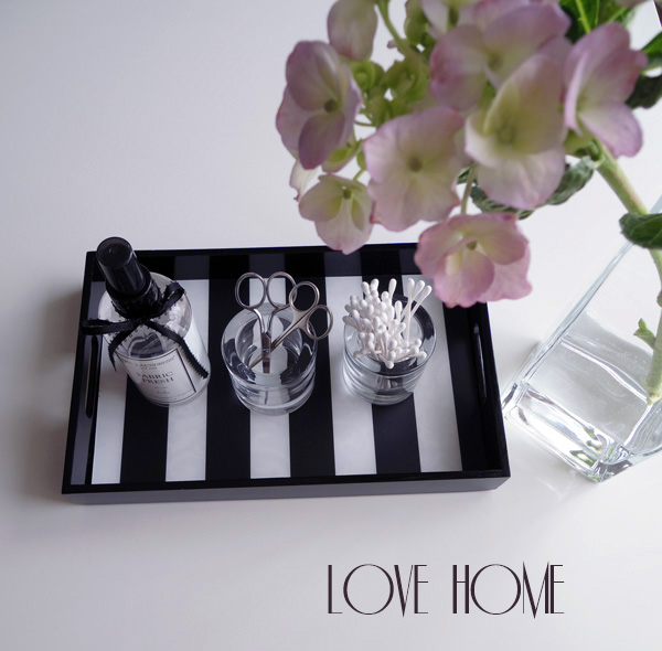 セリアで見つけたシンプルな容器と3coinsの白黒エプロン Lovehome 収納 インテリア Powered By ライブドアブログ