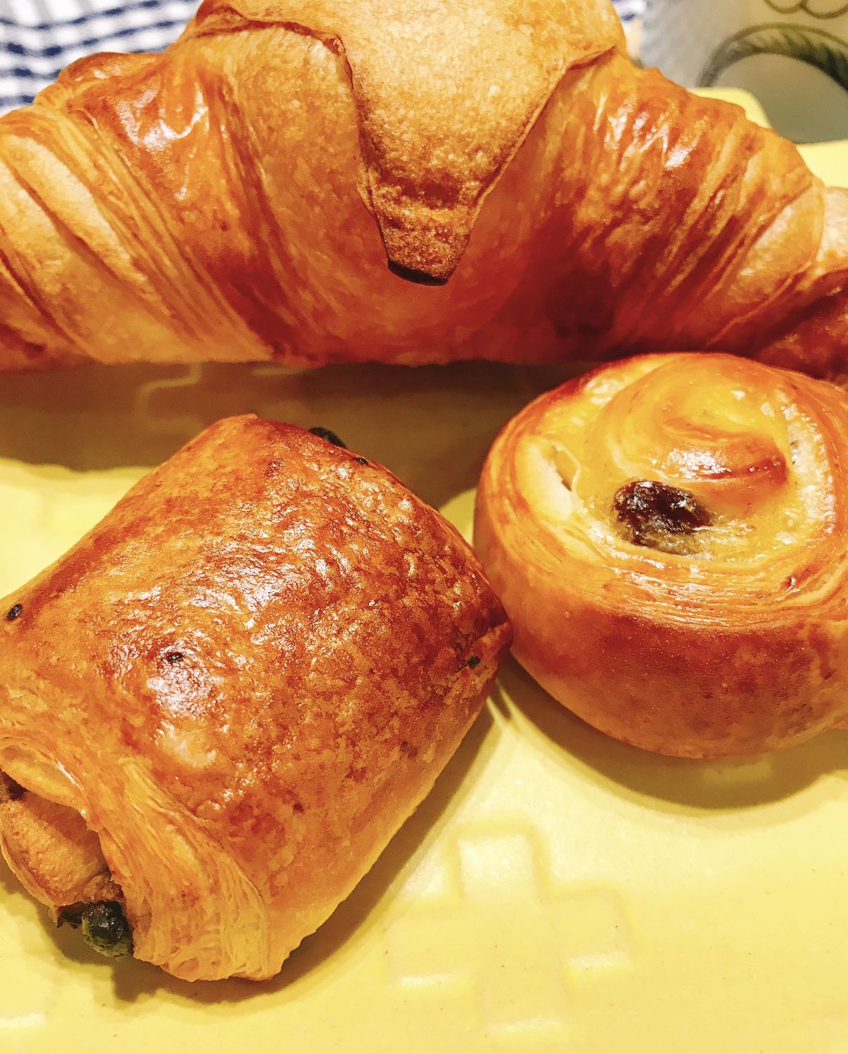 ピカール パン オ レザンとパン オ ショコラ を食べてみた Love にゃんず