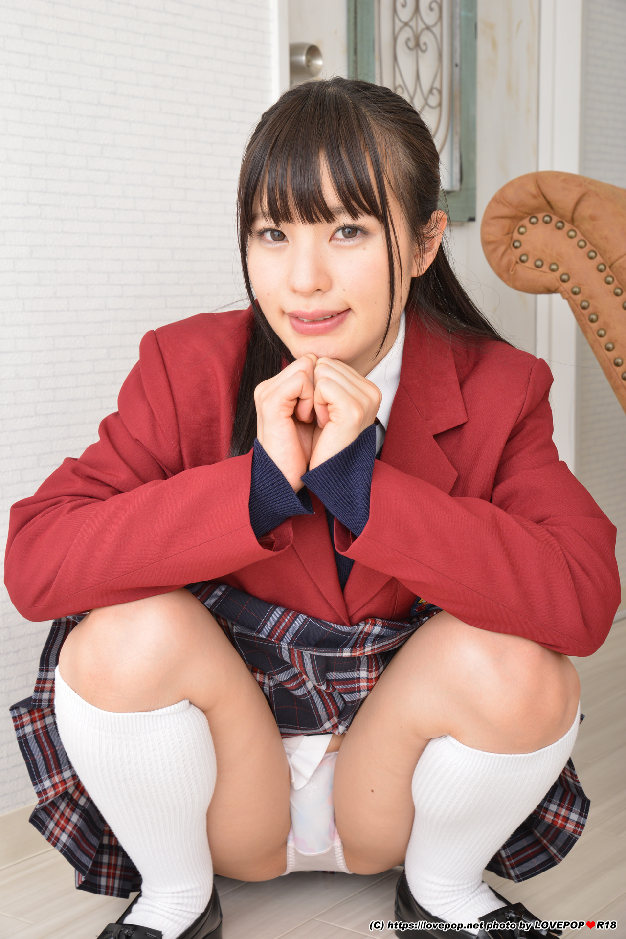 LOVEPOP パンチラ しゃがみ 八尋麻衣 その1】ミニスカブレザー制服 しゃがみパンチラ : 制服コスプレパンチラ♪グラビア画像のサンプル紹介ブログ