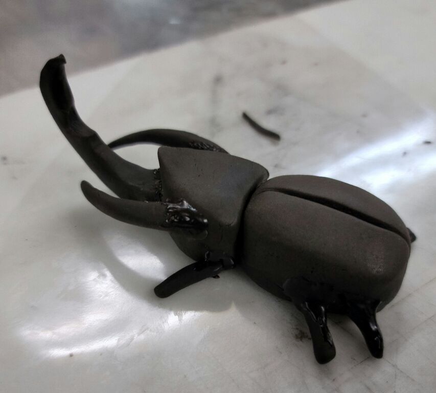パティシエ渾身の作品づくり お客さまからのオーダーで カブトムシ チョコレートで製作 続 おかしや奮闘記
