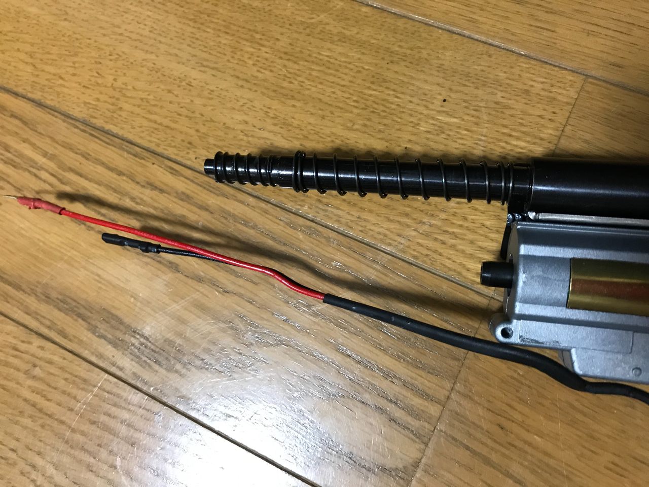 エアガンレビュー】BOLT MP5J（2）：本体分解編 : Bravo1は自重
