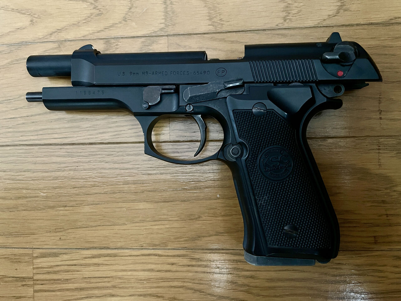 エアガンレビュー】KSC M9 05HK GBB : Bravo1は自重で落下します