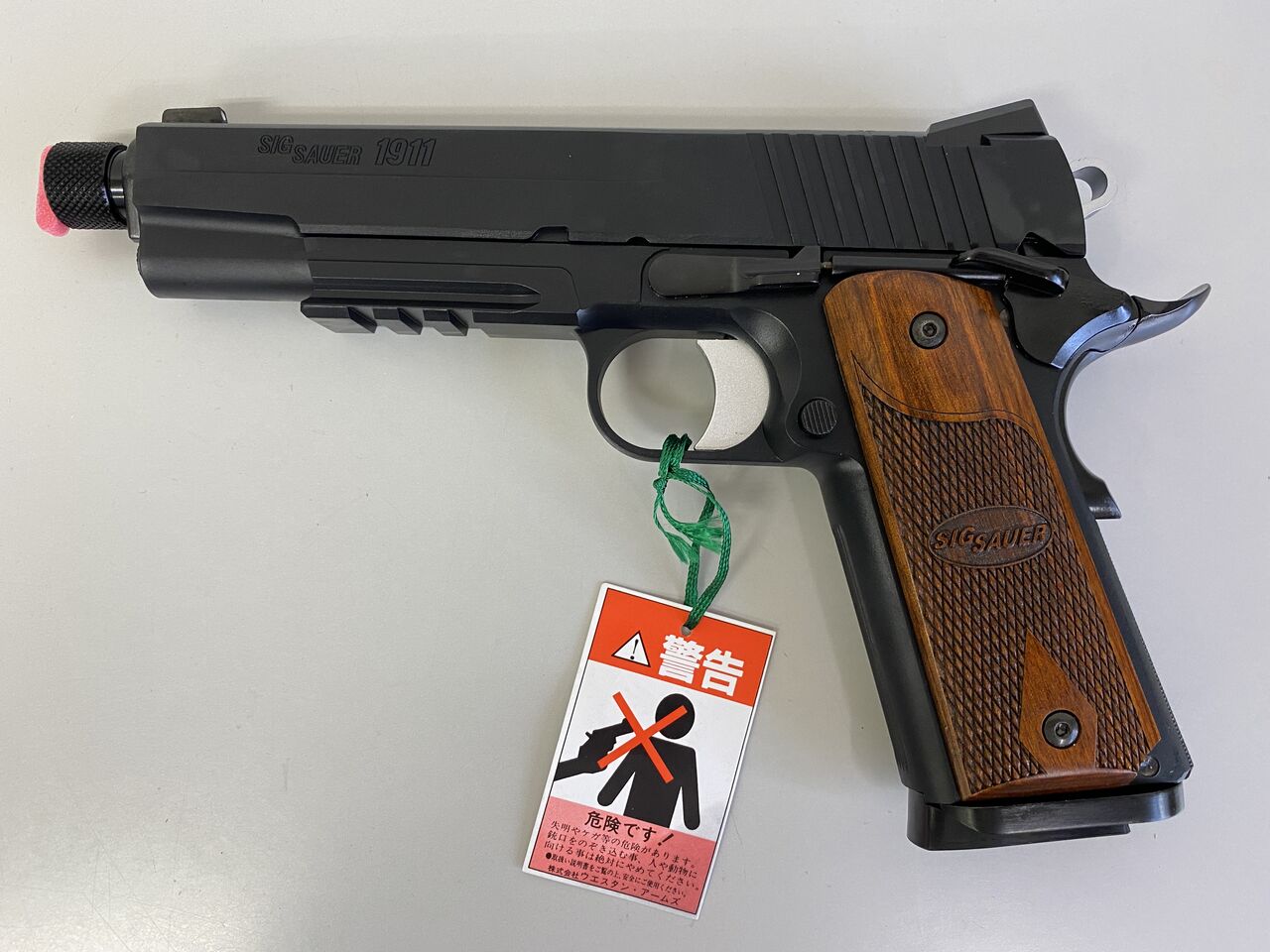 エアガンレビュー Wa Sig1911 ブラックウォーター アルタモントグリップ Bravo1は自重で落下します