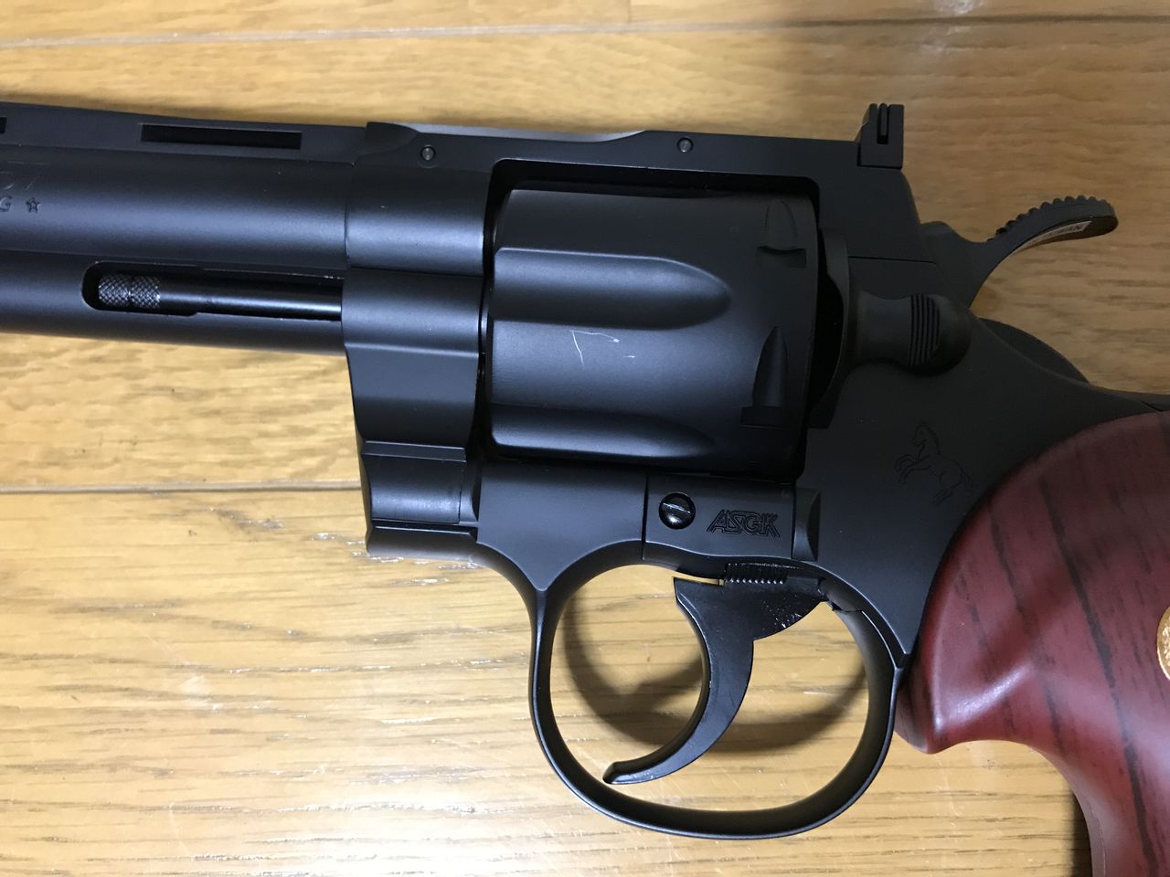 エアガンレビュー クラウンモデル Colt Phython 6インチ Bravo1は自重で落下します エアガンレビュー クラウンモデル Colt Phython 6インチ Bravo1は自重で落下します