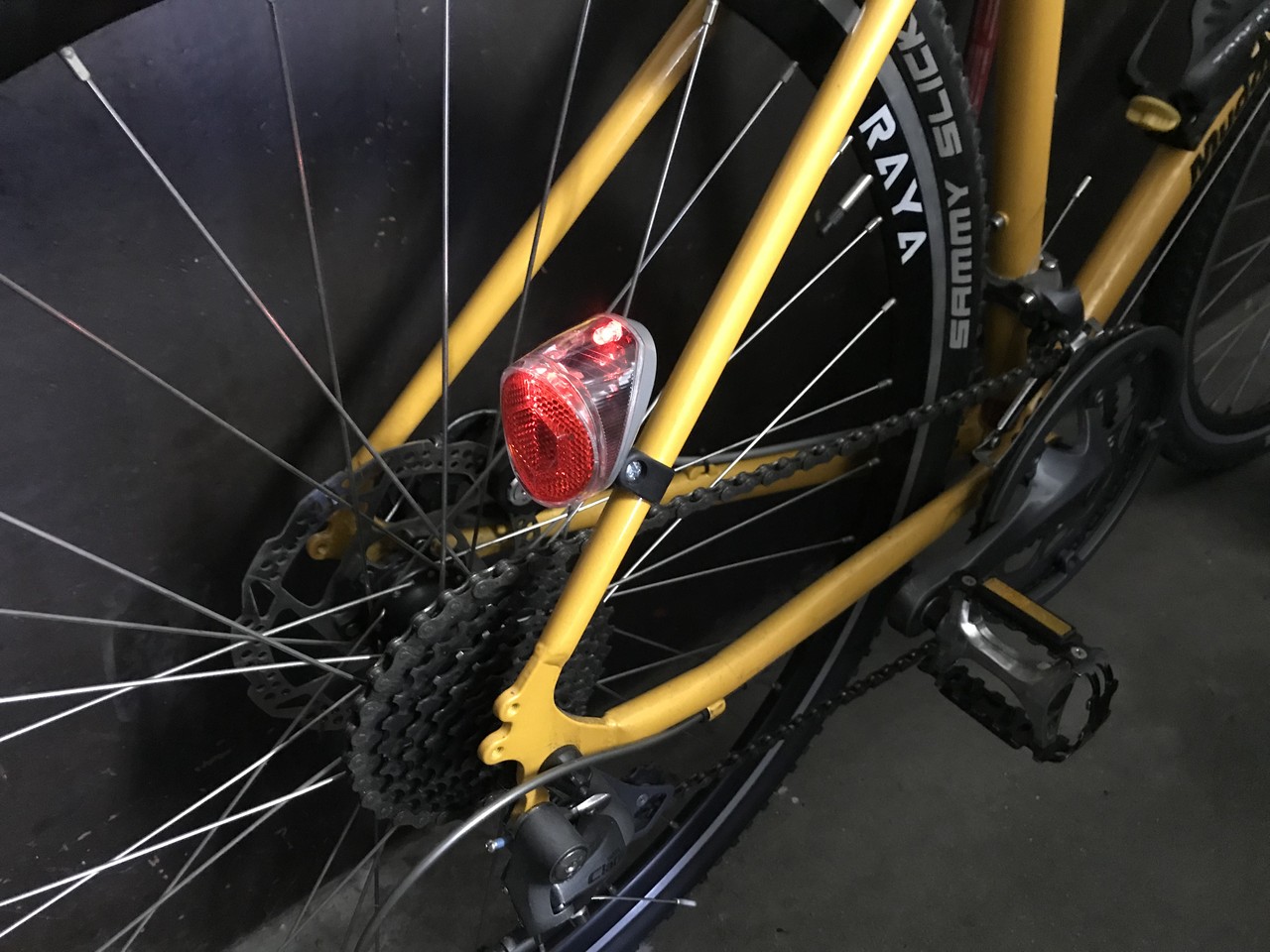 用品レビュー Cateye Tl Slr0n チャリツーの強い味方 電子仕掛けのリンゴ 用品レビュー Cateye Tl Slr0n チャリツーの強い味方 電子仕掛けのリンゴ