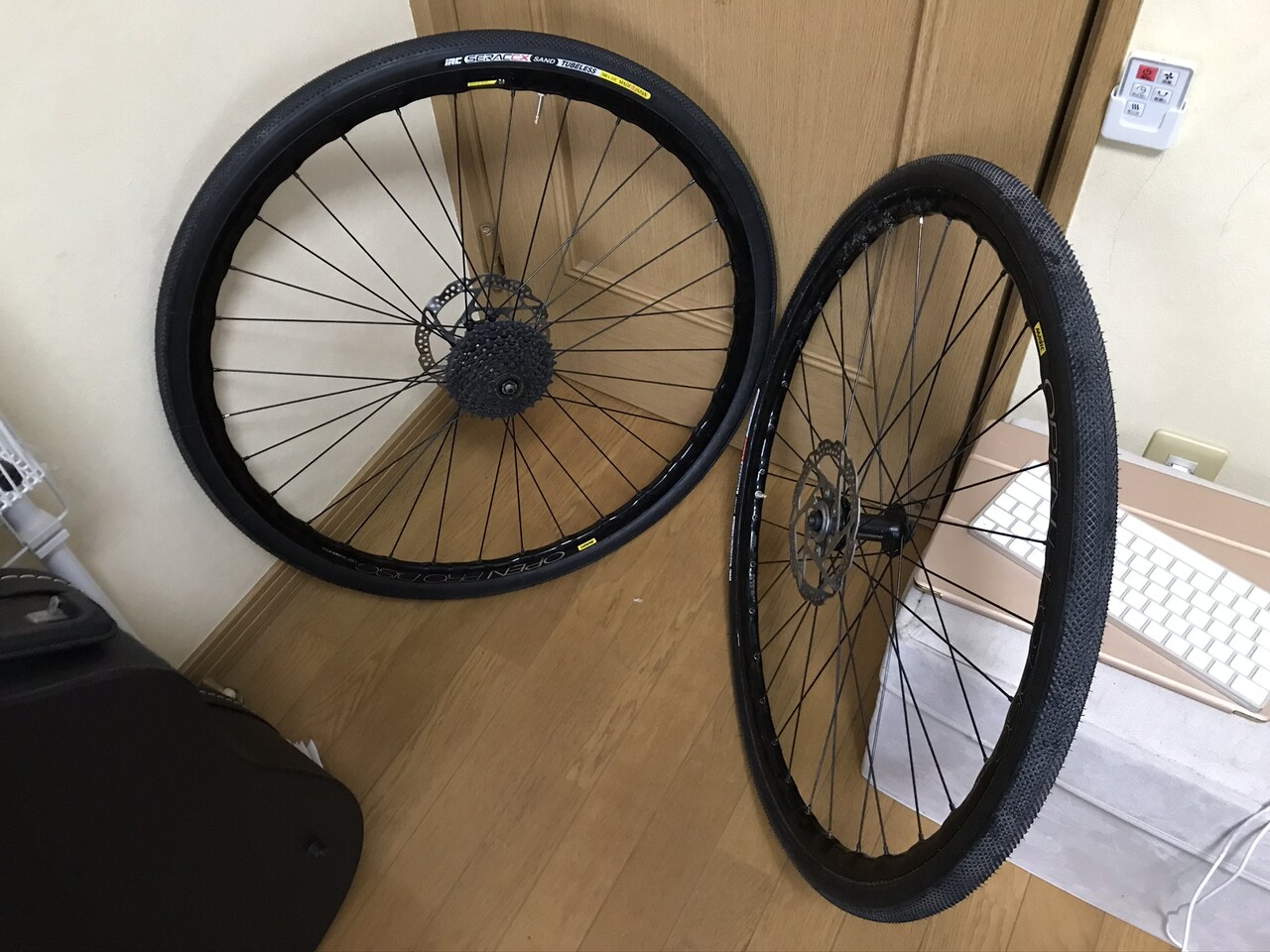 自転車 スポーク穴 塞ぐ リムテープ使わない