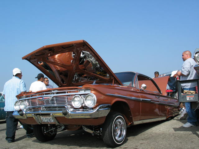 1/18 シボレー Impala ローライダー 1961