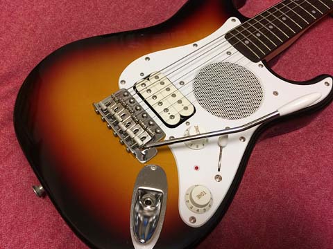 Fender ストラトキャスター サンバースト　ミニギターアンプ内蔵 Fender ストラトキャスター サンバースト ミニギターアンプ内蔵