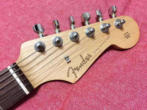 アンプ内蔵フェンダーストラトキャスターを。 : ローテクパワーど楽観思考