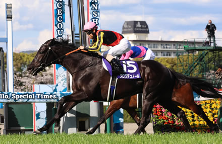 【大阪杯】1番人気クロワデュノール差し切って快勝！ＧＩ3勝目