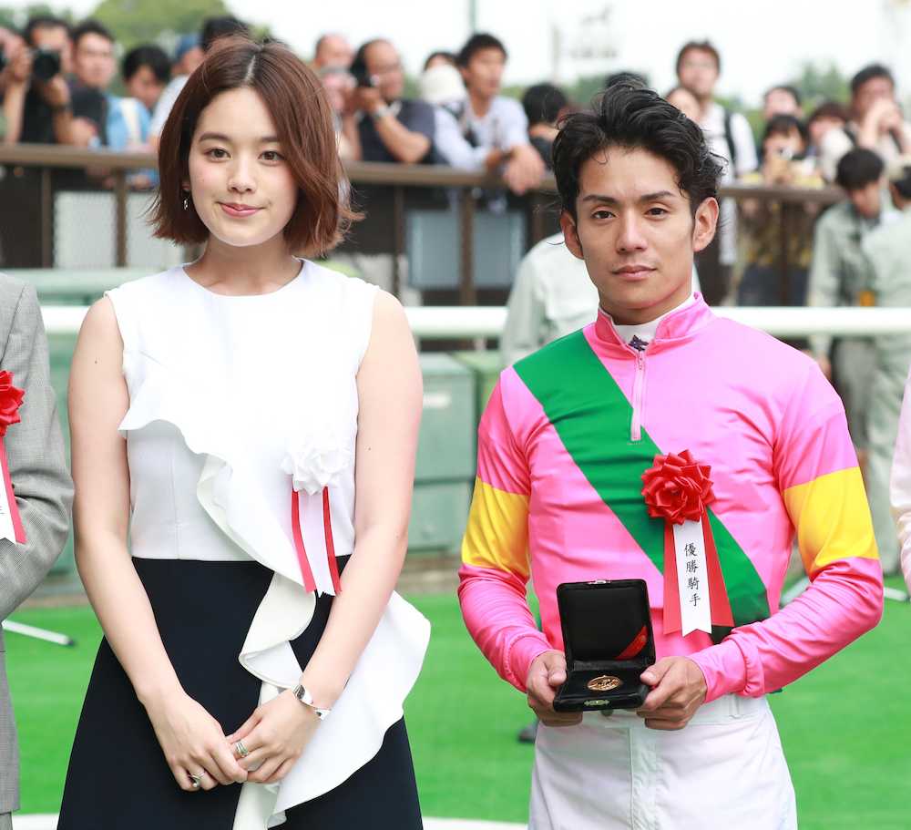 競馬 エプソムcプレゼンター筧美和子と浜中の写真 うまなみ 競馬にゅーす速報 競馬 エプソムcプレゼンター筧美和子と浜中の写真 うまなみ 競馬にゅーす速報