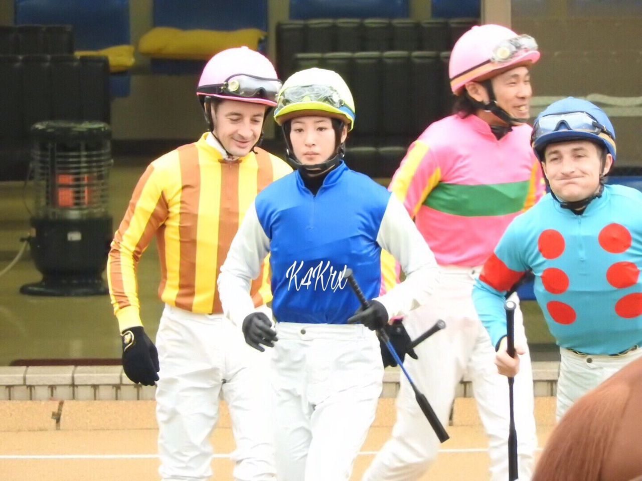 競馬 菜七子のお尻を見て思わずにやけるルメールwww うまなみ 競馬にゅーす速報 競馬 菜七子のお尻を見て思わずにやけるルメールwww うまなみ 競馬にゅーす速報