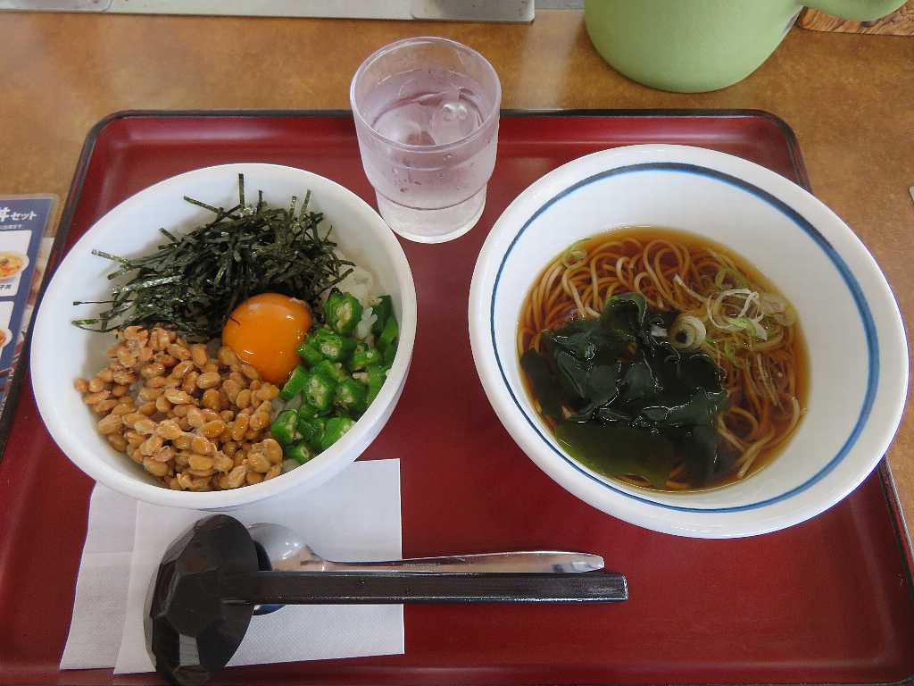 朝定食 ミニ納豆オクラ丼定食 山田うどん食堂邑楽町店 渓流釣りと食べ歩き桐生岩魚のブログ
