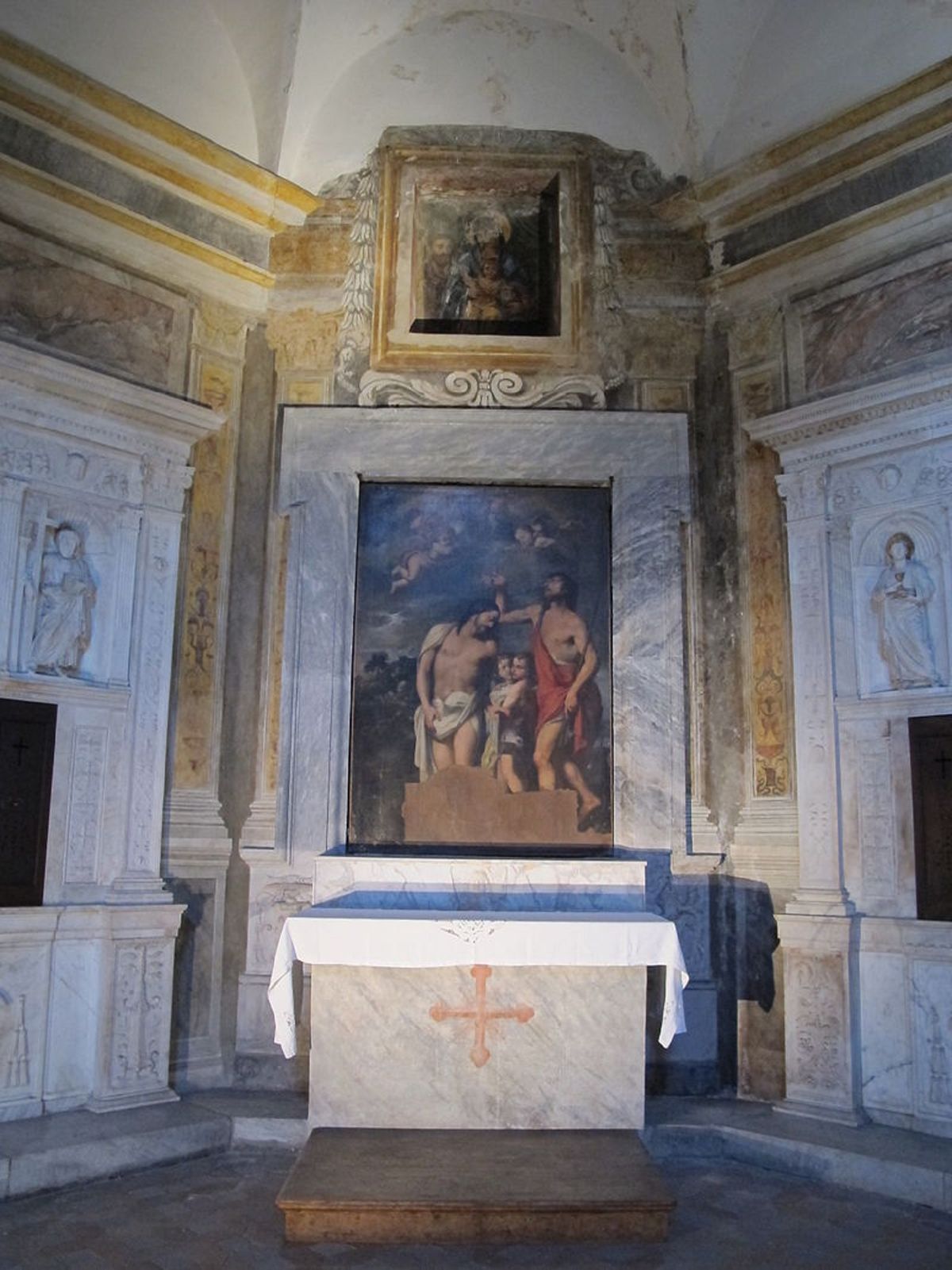 800px-Cappella_montermirabile,_altare