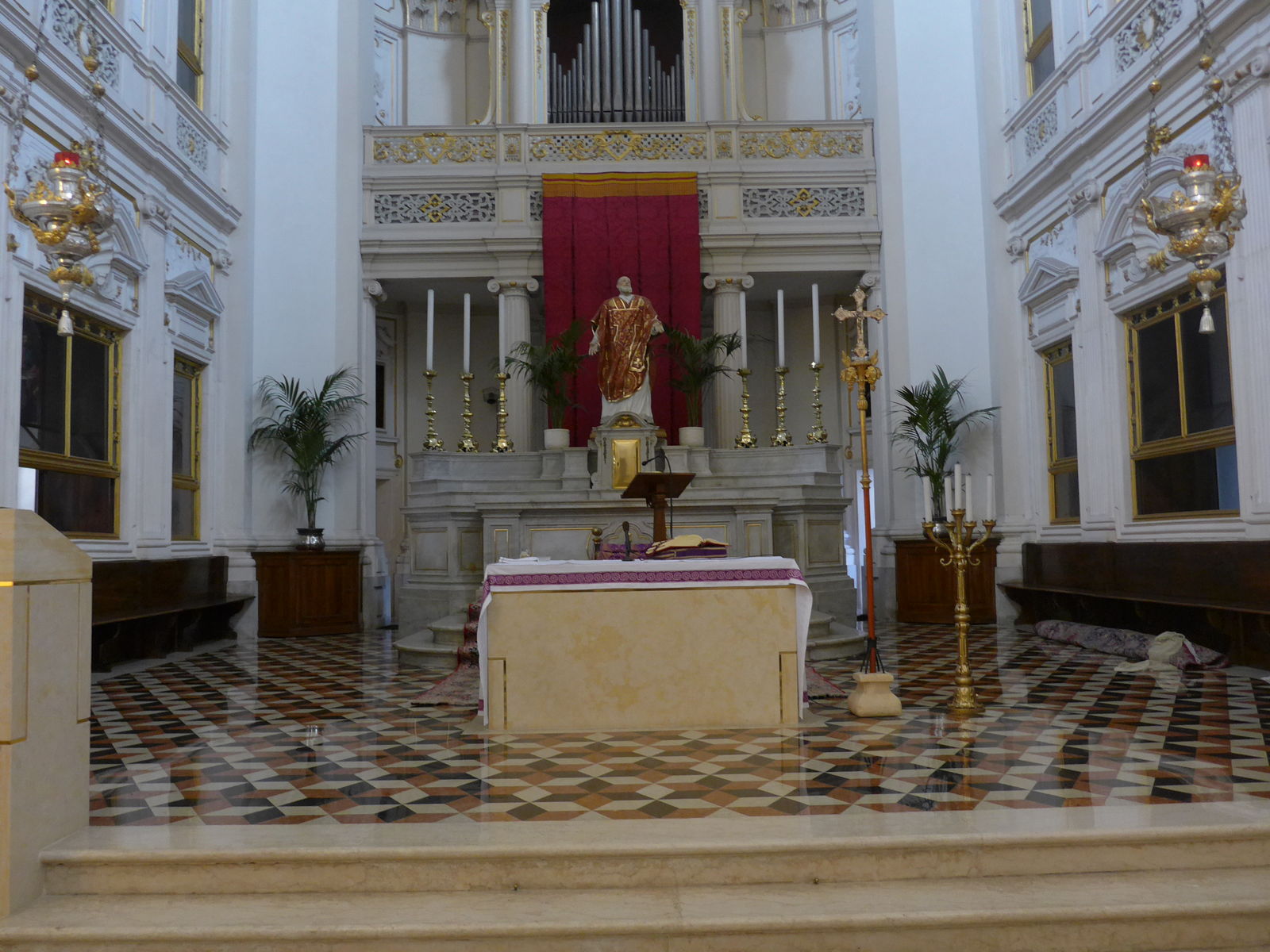 P1930982