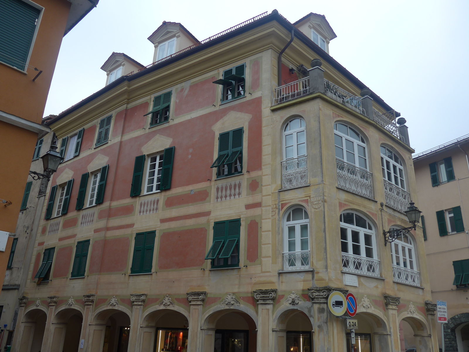 P1890868