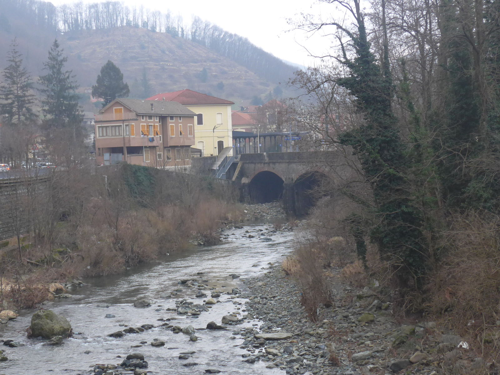 P1890883