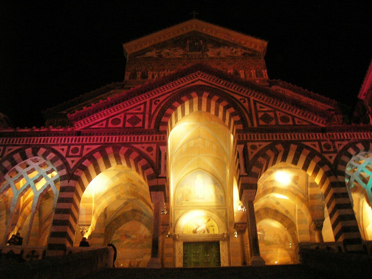 526