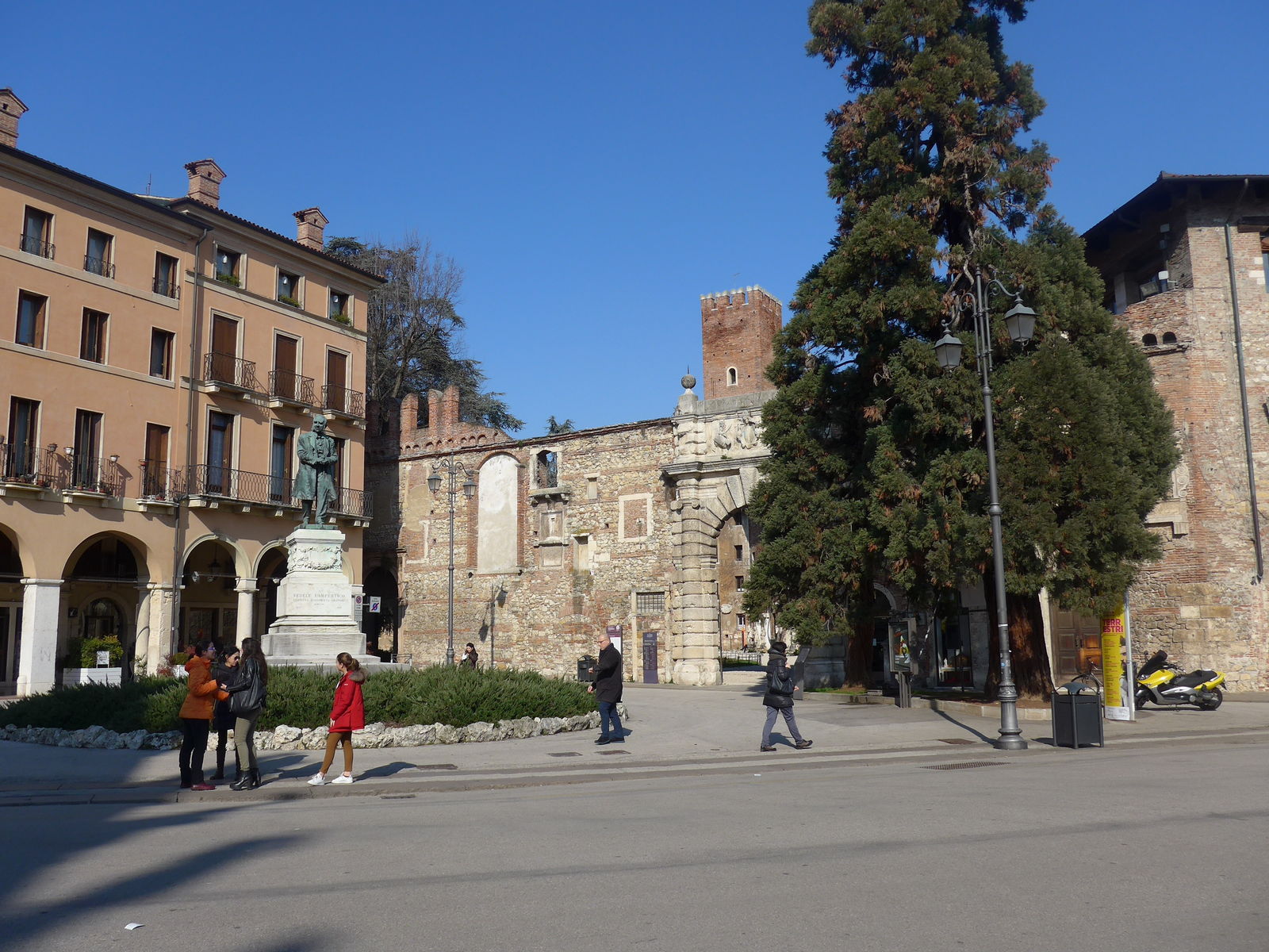 P1940453