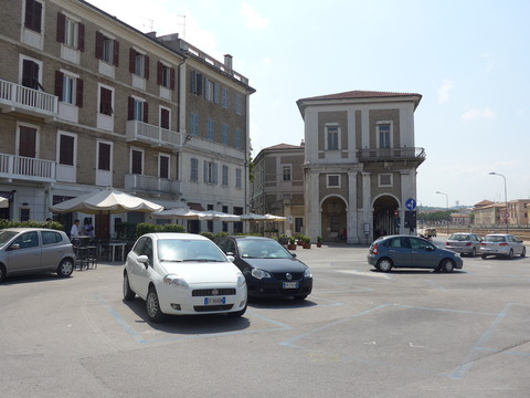 P1670855