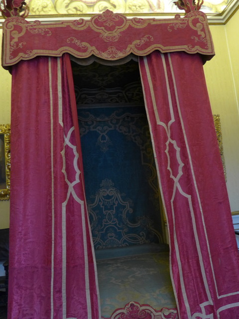 P1840858