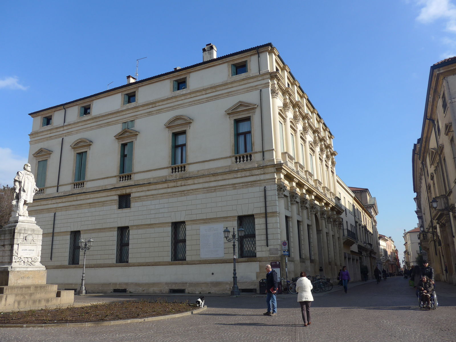 P1930968