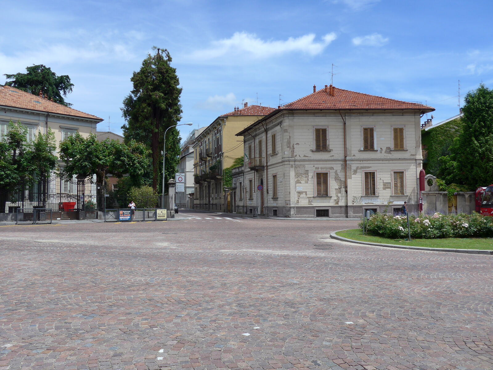 P1340882