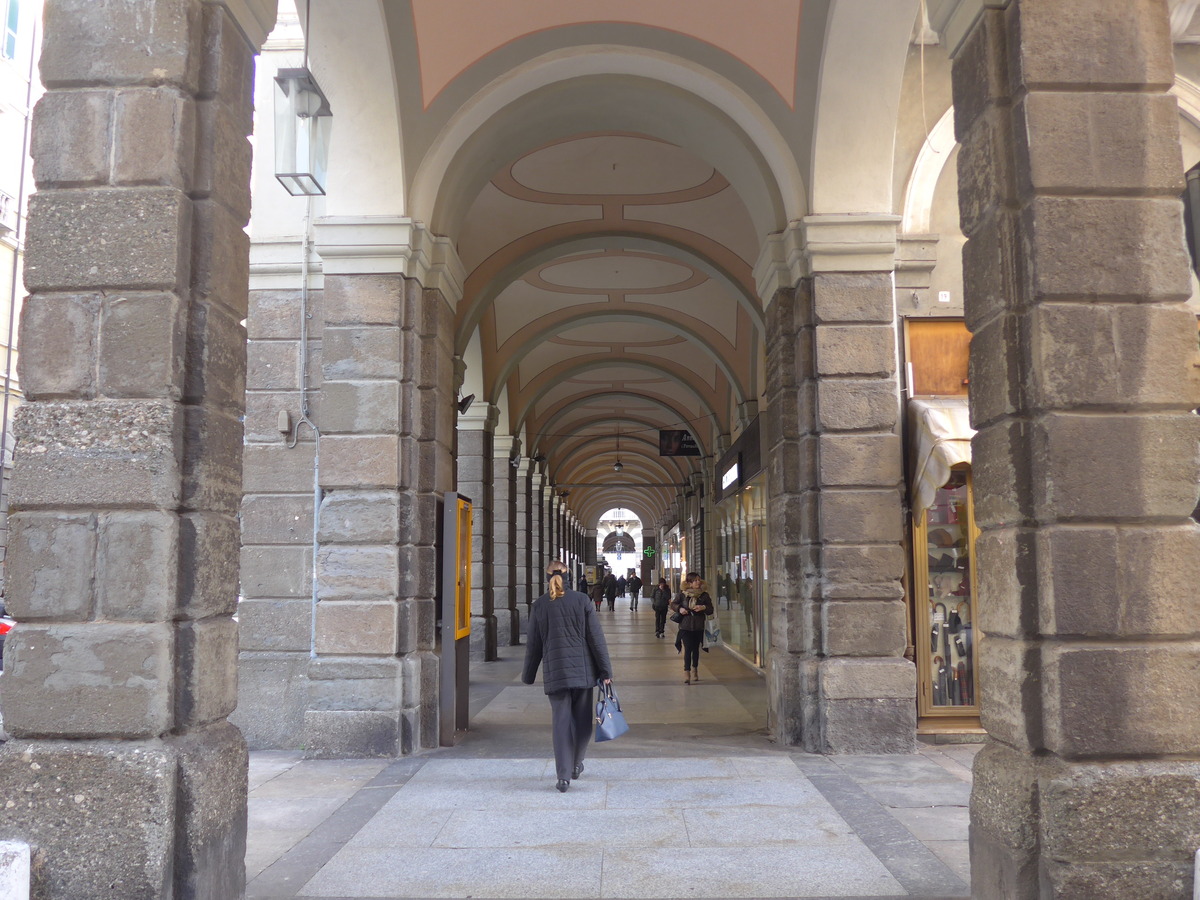 P1880894