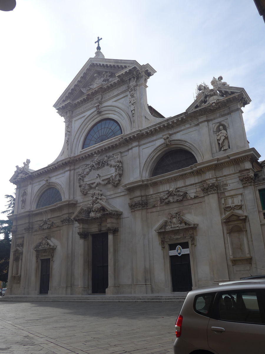 P1890561