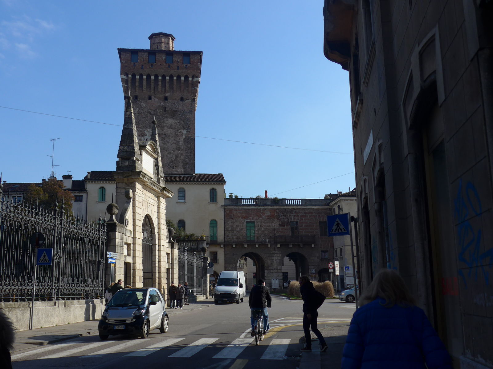 P1930959