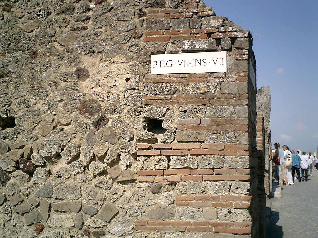 1558