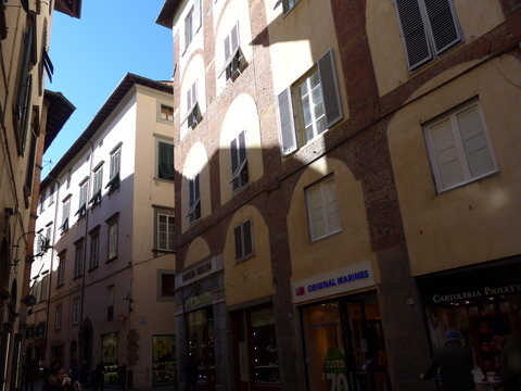 P1830763