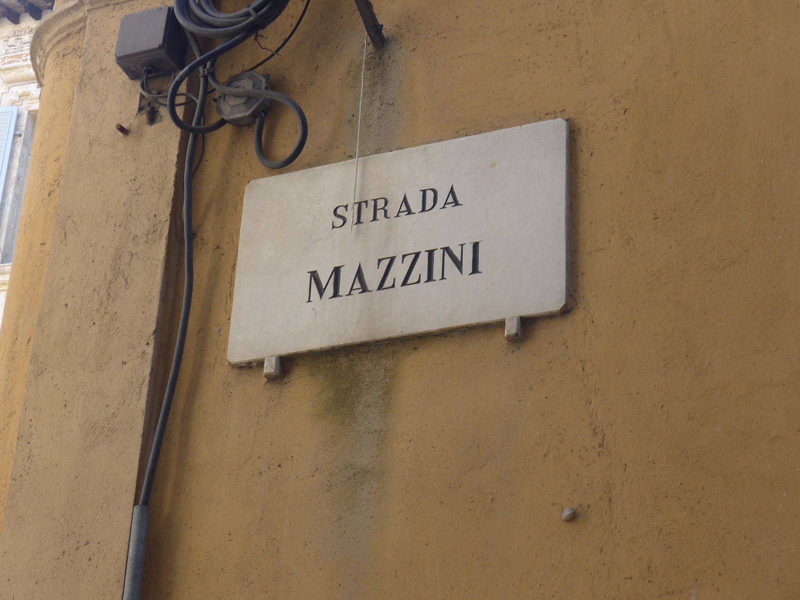 P2390842