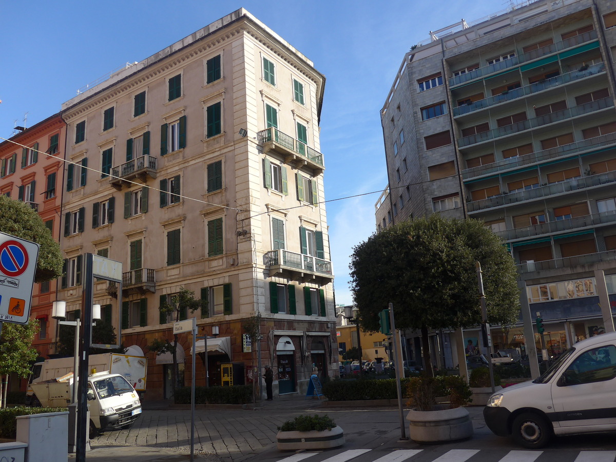 P1880873