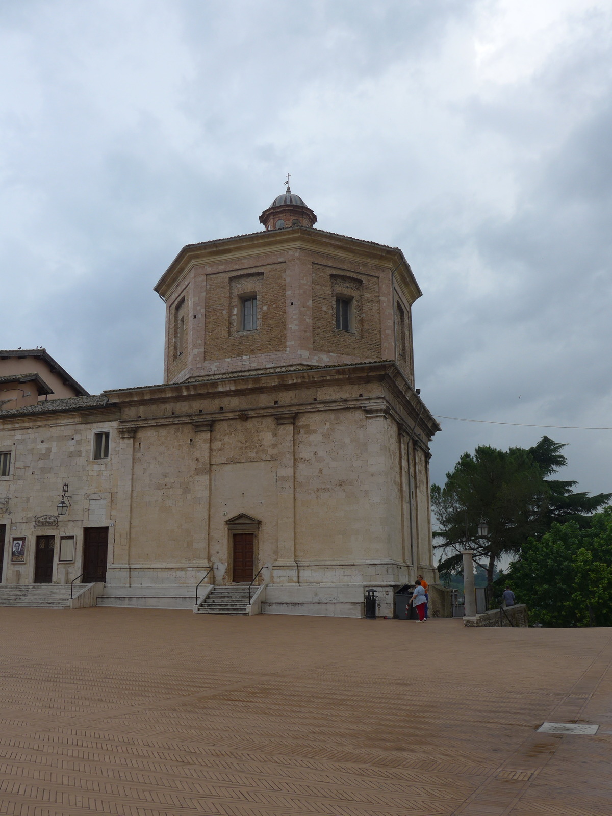 P1690556