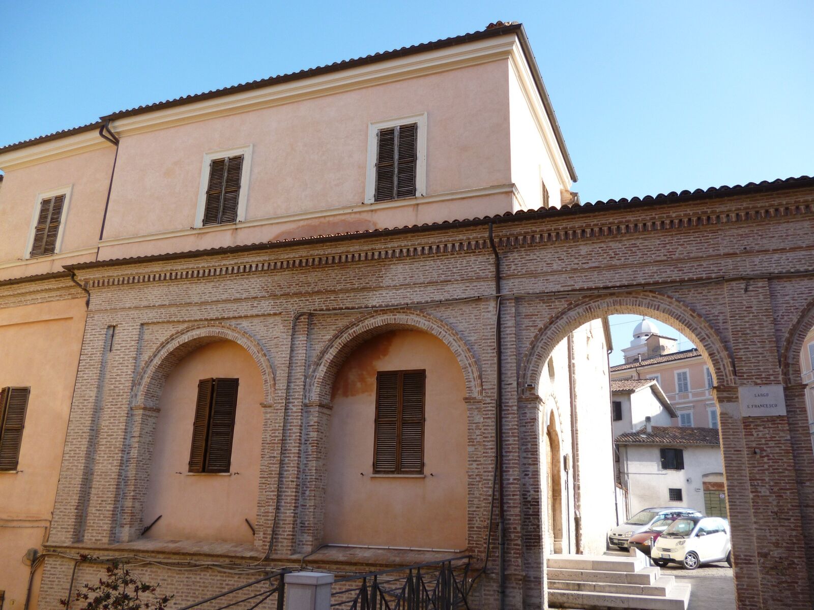 035