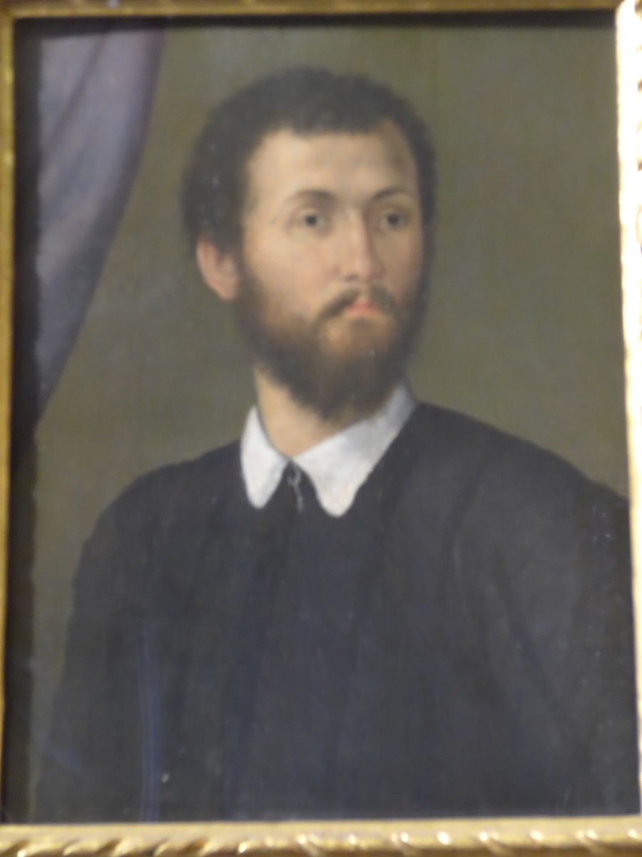 P1580415