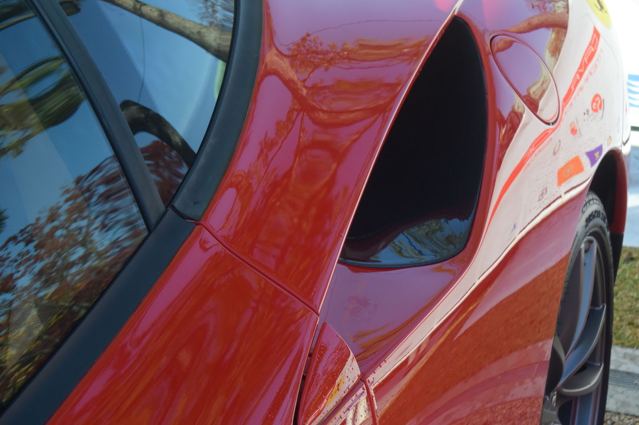 モデル誕生 25 周年を祝うために 60 台のフェラーリ F40 が集結