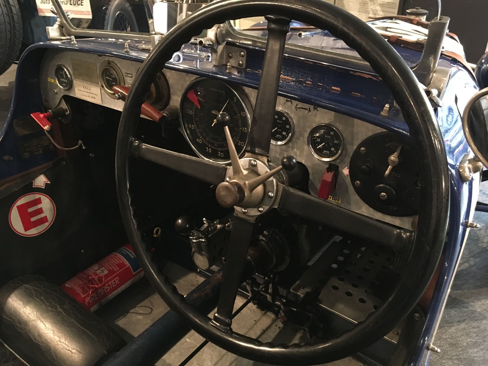 ビーチは数百万匹のカニで覆われている [ビデオ]