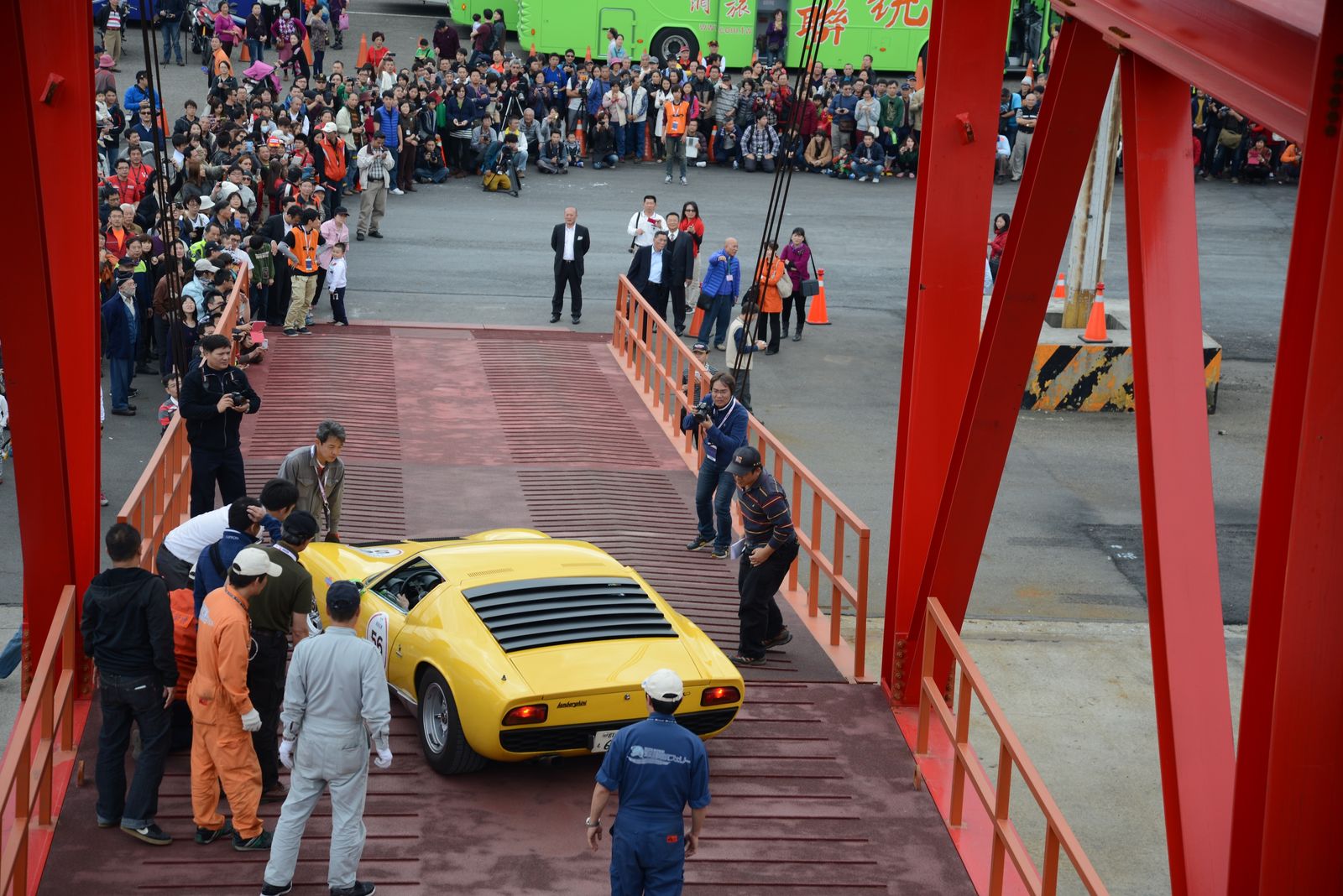 セレスには地表の下に塩水の海があるだろう