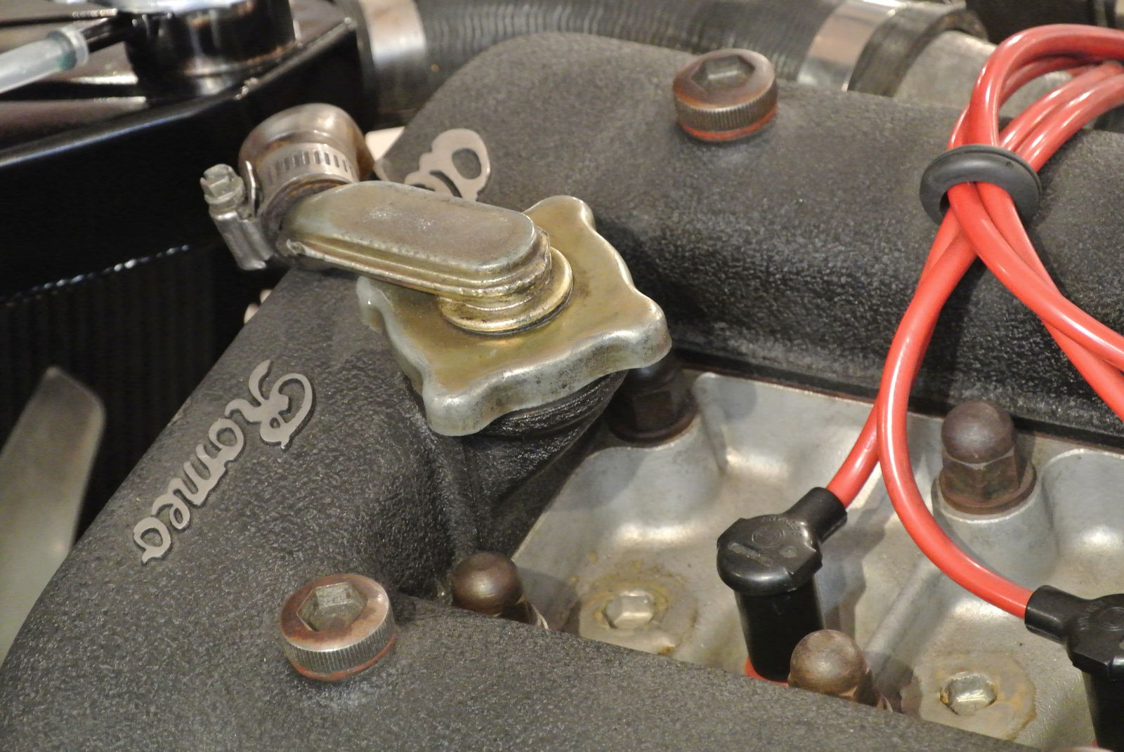 デザイナーが食器を洗うキャビネットのプロトタイプを作成