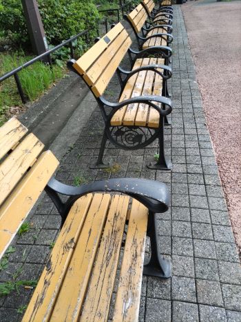 排除するベンチ