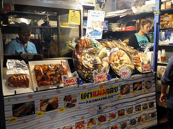 148市場の中のお店