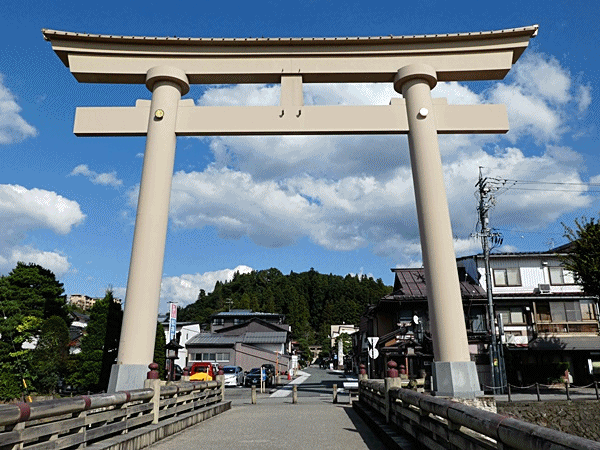 120桜山八幡宮へ