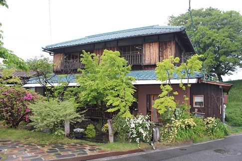 水辺のカフェ外観