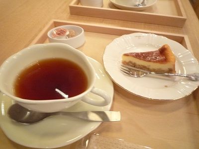 紅茶とチーズケーキ