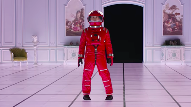 インスパイア ファッションブランド Moschino 22年秋冬のファッションショーのテーマが 01年宇宙の旅 だった件 Kubrick Blog Jp スタンリー キューブリック